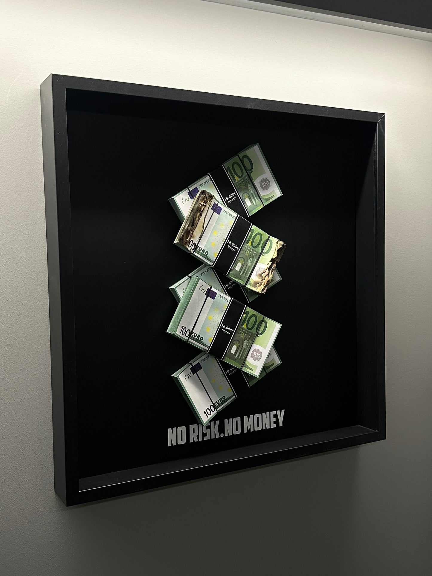 No Risk. No Money – 100€ Stacks Frame