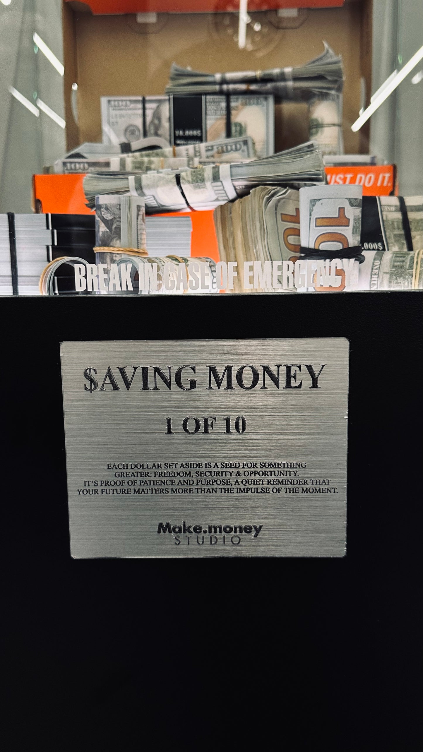 Saving Money Display – Cash Edition (Limited 1/10)
