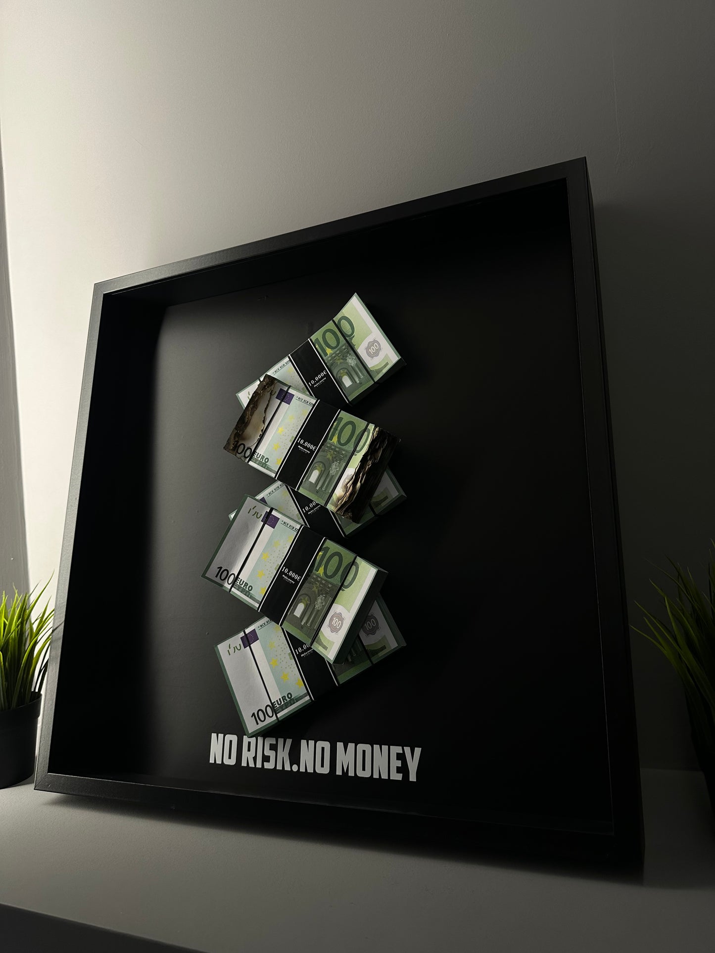 No Risk. No Money – 100€ Stacks Frame