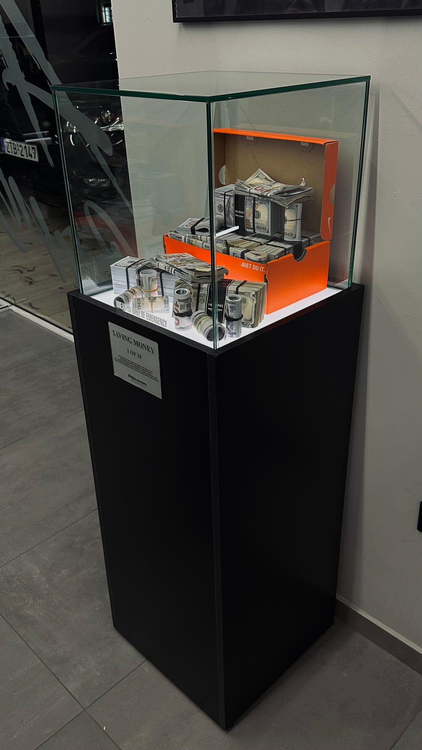 Saving Money Display – Cash Edition (Limited 1/10)