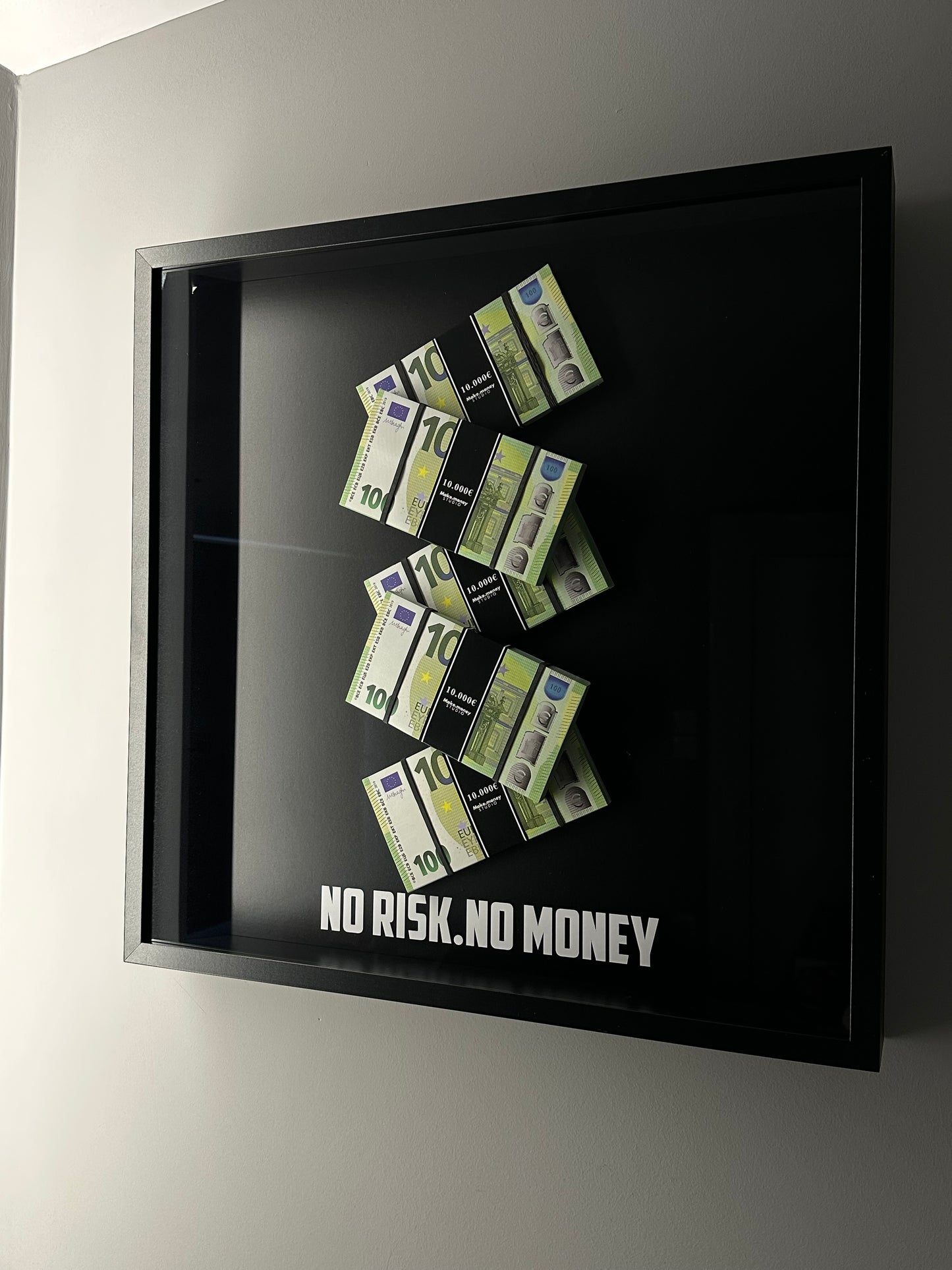 No Risk. No Money – €100 Stacks Frame