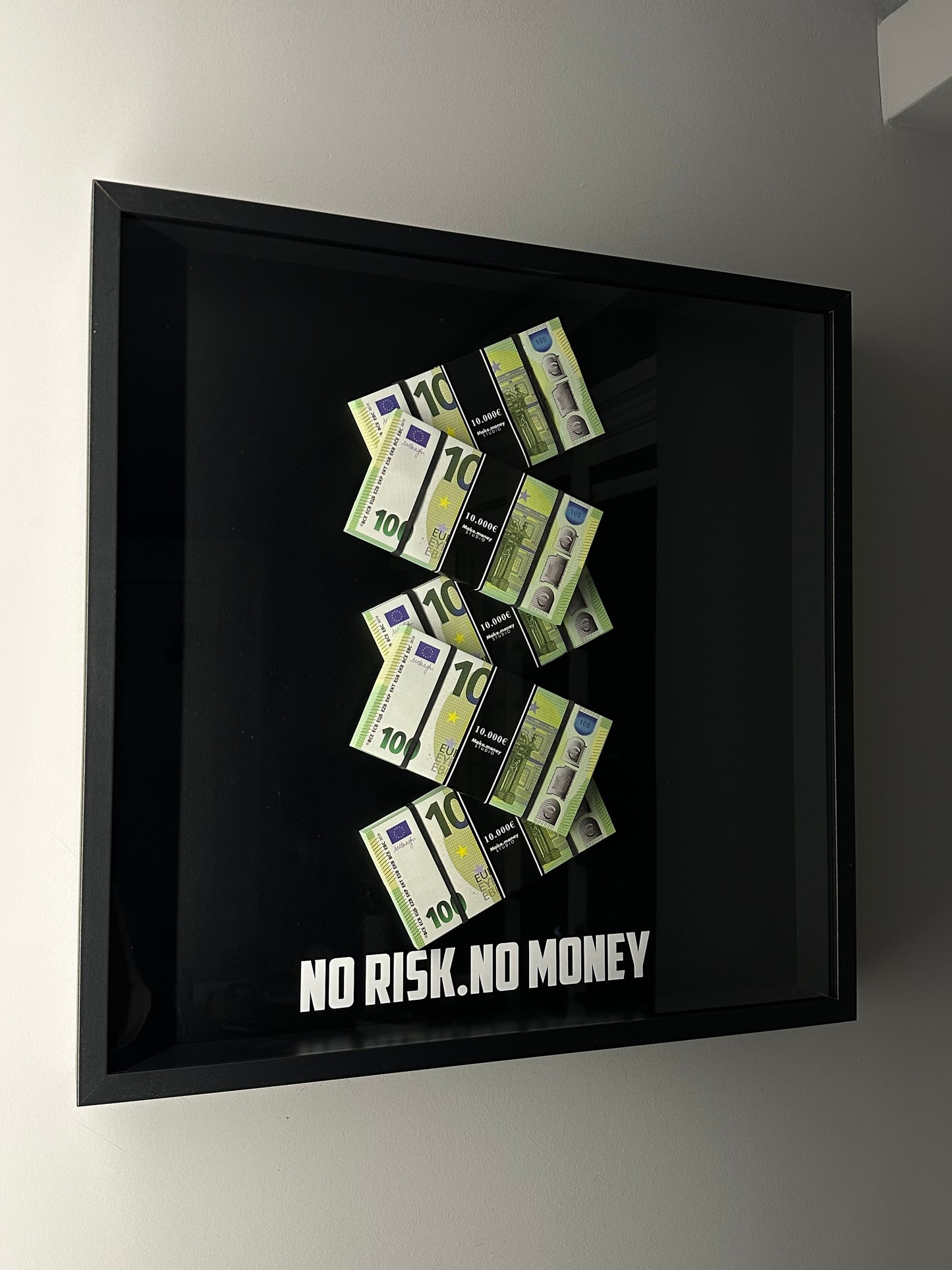 No Risk. No Money – €100 Stacks Frame