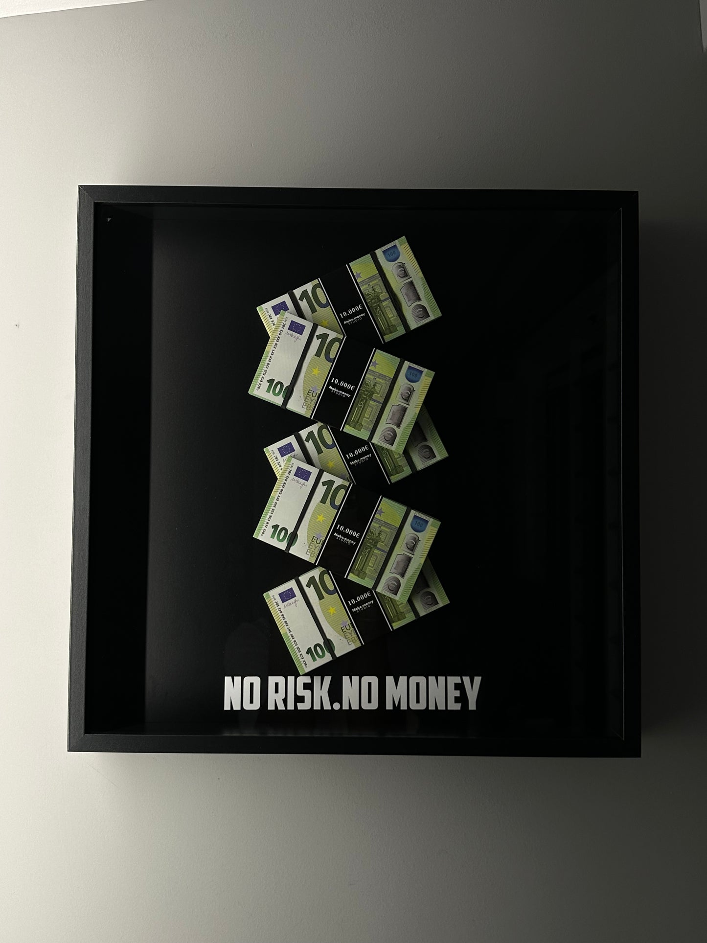 No Risk. No Money – €100 Stacks Frame